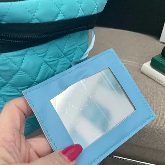 ✨Turquoise Quilted Zipper Cosmetic Train Case✨NWT - Picture 4 of 9